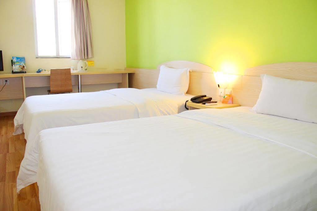 7Days Inn Dalian Harbour Square Ferry Terminal Εξωτερικό φωτογραφία