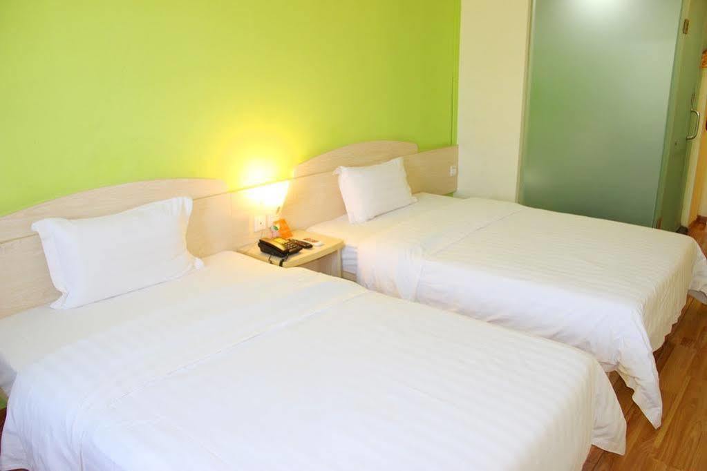 7Days Inn Dalian Harbour Square Ferry Terminal Εξωτερικό φωτογραφία