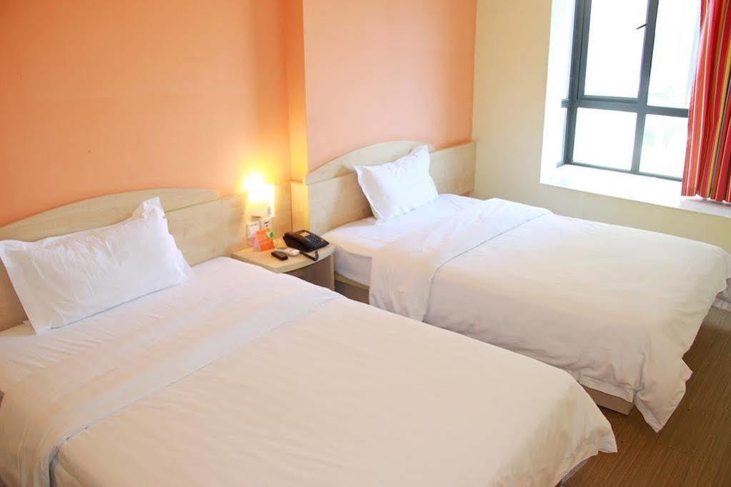 7Days Inn Dalian Harbour Square Ferry Terminal Εξωτερικό φωτογραφία